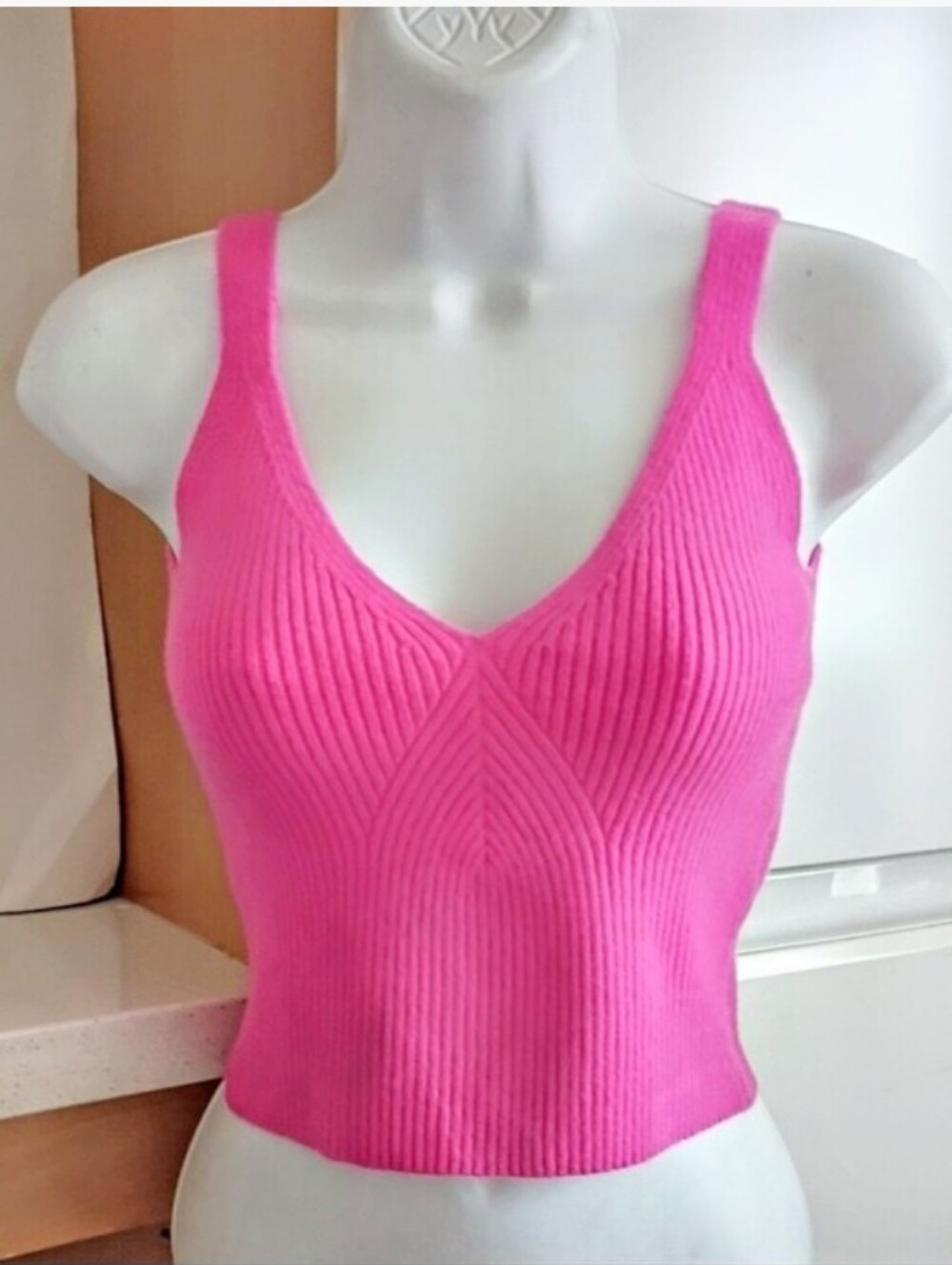 Cashmere 89% Rib Knit Cropped Tank Top sz Sj.